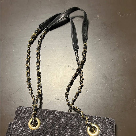 Neiman Marcus collection - Elegant Black Quilted Chain Strap Bag - Picture 8 of 10